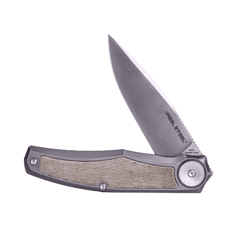 https://www.realsteelknives.com/cdn/shop/files/real-steel-avangard-edc-backlock-pocket-knife-3-46-satin-m390-blade-browngreen-titanium-handle-knife-real-steel-www-realsteelknives-com-3.png?v=1699511304&width=1214