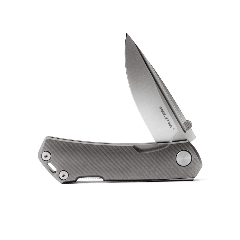https://www.realsteelknives.com/cdn/shop/files/real-steel-luna-maius-edc-backlock-pocket-folding-knife-3-03-satin-bohler-n690-blade-and-titanium-handle-knife-real-steel-www-realsteelknives-com-4.png?v=1699511220&width=1214